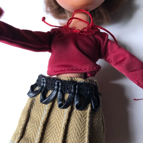 Bratz First Edition Yasmin Doll 2001 MGA Entertainment Long Hair Red Shirt - Picture 5 of 9